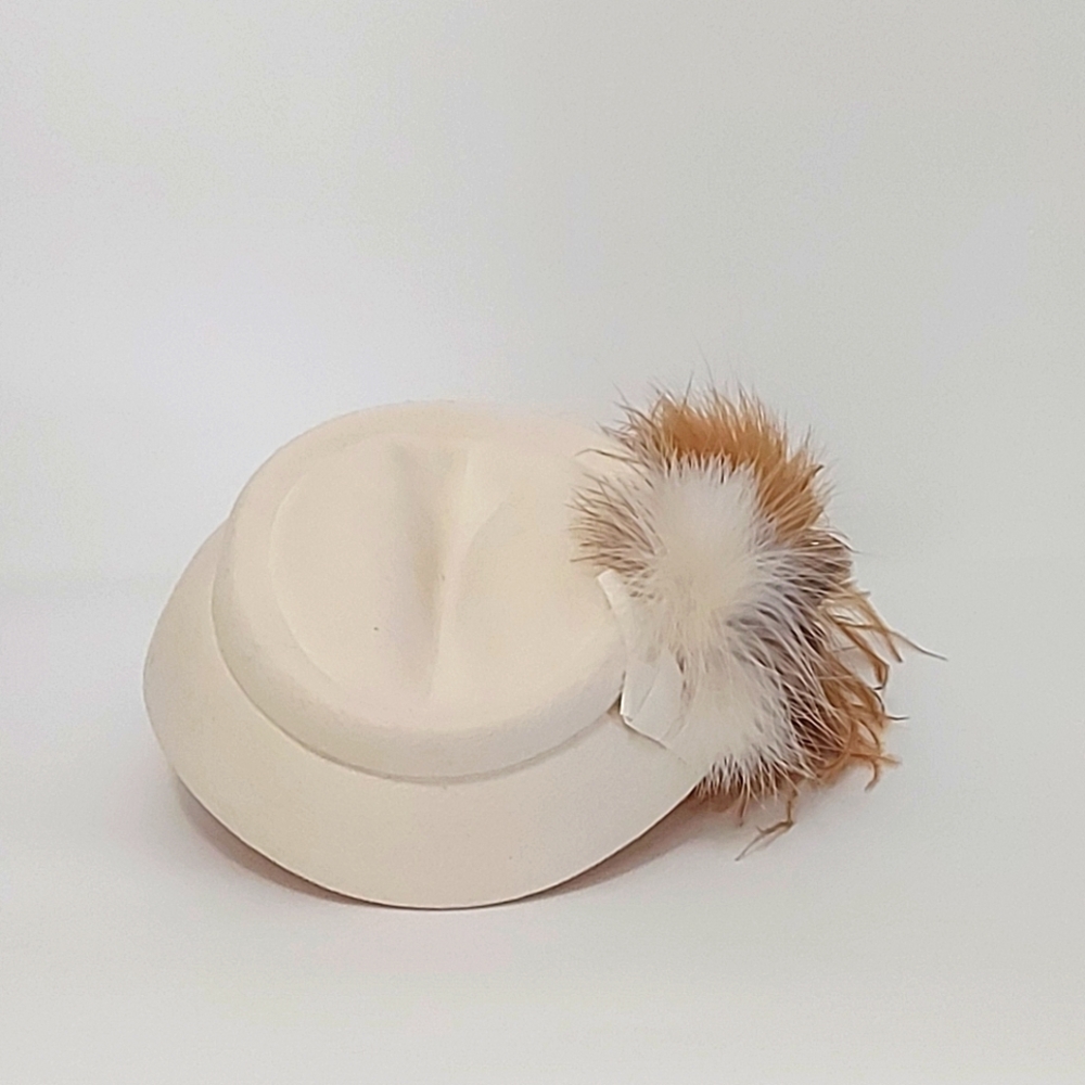 Chapelier Artistique Montreal White Felt Feathered Hat